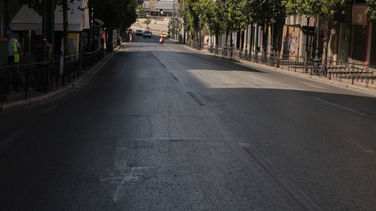 Οι δρόμοι-φαντάσματα σε Γαλάτσι, Νέα Ιωνία και Ηλιούπολη: Πώς η σβησμένη σήμανση μετατρέπει την Αθήνα σε πεδίο «επιβίωσης»