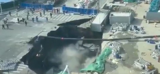 Υποχωρεί το έδαφος σε δρόμο της Σανγκάης της Κίνας