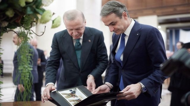 Μητσοτάκης – Ερντογάν: Το αθέατο παρασκήνιο της συνάντησης μετά από 17 μήνες «πάγου»