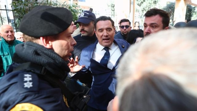 Επεισόδια στο νοσοκομείο Νίκαιας κατά την επίσκεψη του Γεωργιάδη: «Κινδύνεψε η σωματική μου ακεραιότητα»