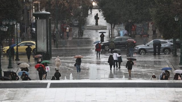 Καιρός σήμερα 22/2: Χειμωνιάτικο σκηνικό φέρνει η Κυριακή – Τι έρχεται την Καθαρά Δευτέρα σύμφωνα με Τυράσκη και Αρνιακό