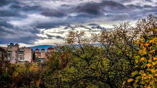 Καιρός σήμερα (02/02): Σταδιακή υποχώρηση της κακοκαιρίας, μέχρι πότε θα συνεχιστούν οι βροχές – Η πρόγνωση από Αρνιακό και Τυράσκη