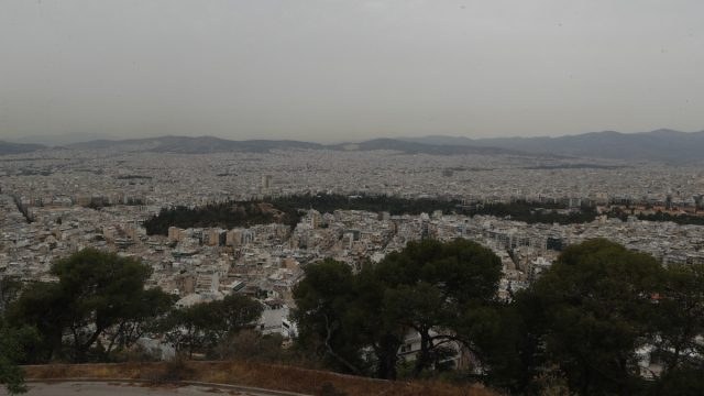 Καιρός σήμερα 15/2: Θυελλώδεις άνεμοι, αφρικανική σκόνη και λασποβροχές – Αρνιακός και Τσατραφύλλιας δίνουν το στίγμα
