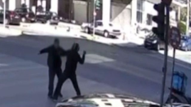 Βίντεο από τον καβγά στα Κάτω Πατήσια: Πώς οι οδηγοί πιάστηκαν στα χέρια για την προτεραιότητα – Βγήκαν μαχαίρια