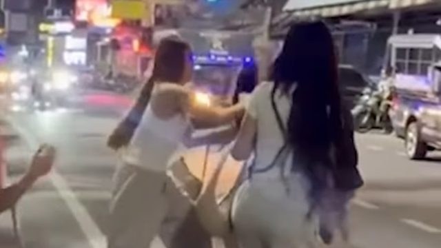 Γερμανός τουρίστας «έφαγε» τις ψιλές του από ladyboys στην Ταϊλάνδη