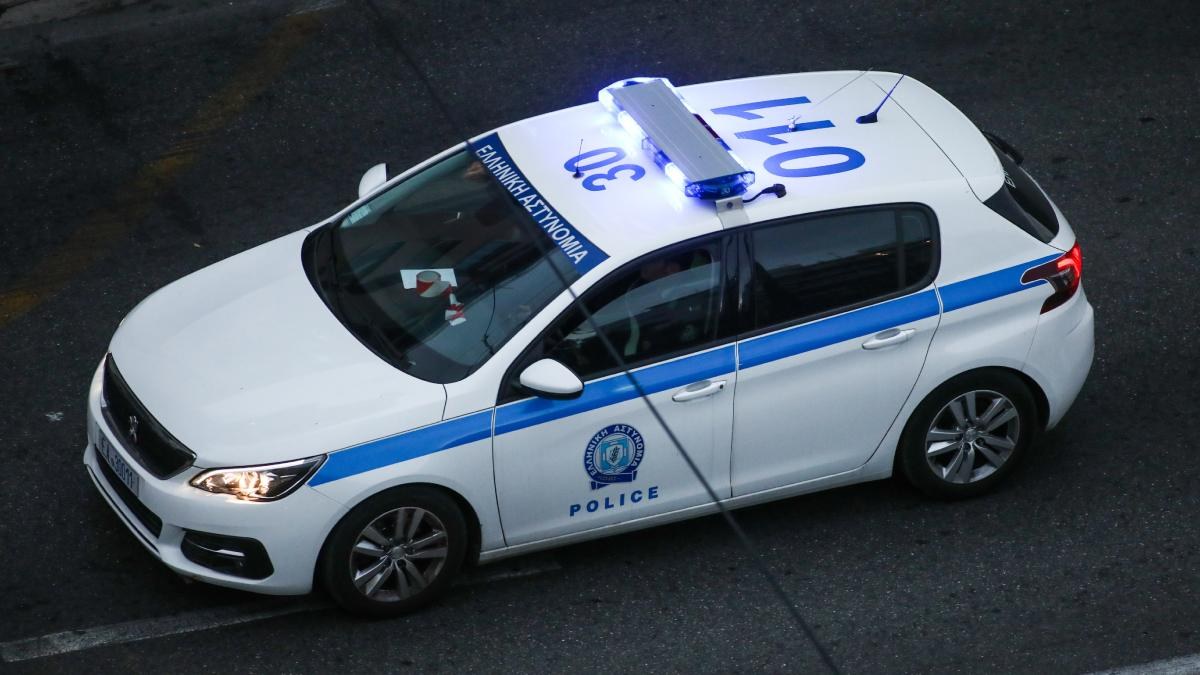 Σοκ στην Αττική: Συνελήφθησαν νεαροί στη Νίκαια που βασάνισαν και βίασαν 17χρονο – 15χρονη τους βιντεοσκοπούσε
