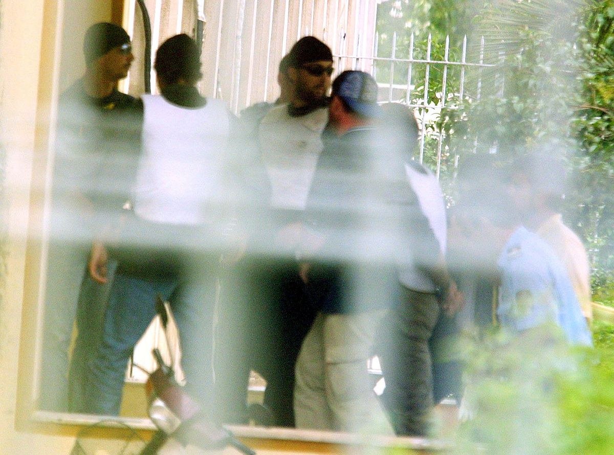 Η είσοδος του Δημήτρη Κουφοντίνα στις φυλακές Κορυδαλλού