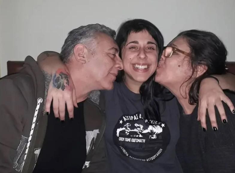 H Super Κική με τους γονείς της
