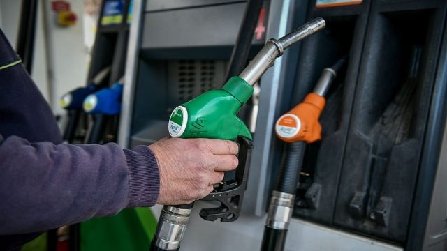 Καύσιμα: Καμπανάκι από τα μειωμένα έσοδα του ΕΦΚ – Έρχεται νέα άνοδος στις τιμές