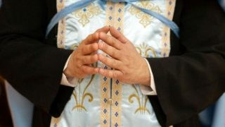 Γρεβενά: Στο Αυτόφωρο ο ιερέας για το revenge porn – Η κρυφή σχέση, οι γυμνές φωτογραφίες και οι αγιογραφίες