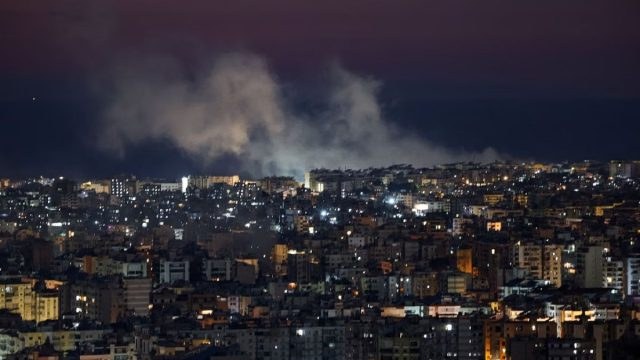 Σοκαριστικό βίντεο από τη νύχτα των βομβαρδισμών στο Ιράν – Φλόγες και εκρήξεις