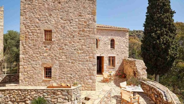Πύργος Πετρέα: Αυθεντική διαμονή σε έναν ιστορικό πολεμόπυργο της Μάνης