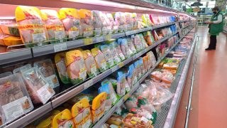 Ρωσία: Πόσο κοστίζουν τα βασικά στα σούπερ μάρκετ μέσα στον πόλεμο