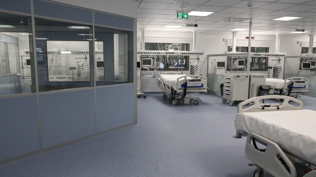 Συναγερμός στη Σύρο: Καταγγελία-σοκ από τους εργαζόμενους του νοσοκομείου μετά την εισβολή ένοπλου άνδρα στο τμήμα επειγόντων.
