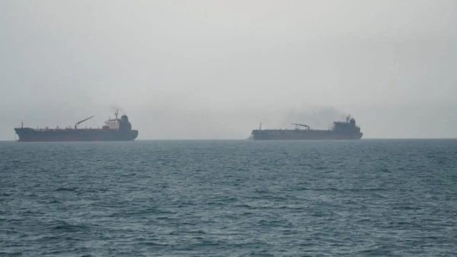 Περσικός Κόλπος: Η στιγμή που οι Φρουροί της Επανάστασης επιτίθενται στο δεξαμενόπλοιο, δείτε το βίντεο