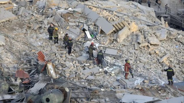Η σοκαριστική στιγμή που το Ισραήλ βομβαρδίζει πολυκατοικία στη Βηρυτό και την καταστρέφει, δείτε βίντεο