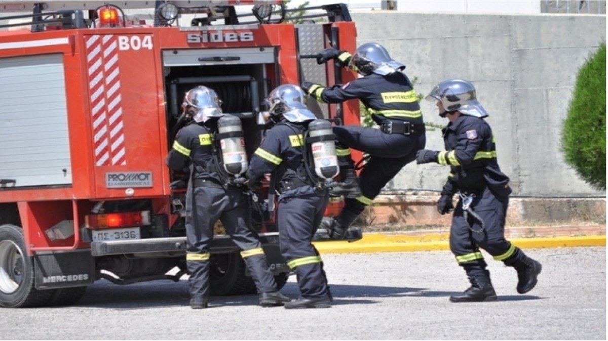 Φωτιά στην Ελασσόνα: Επιχειρούν αεροσκάφη και ελικόπτερο – Έρευνα για τα αίτια