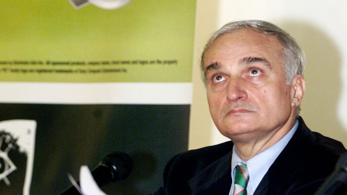Τέλος η οδύσσεια για τον Μανώλη Μαυρομμάτη: Επέστρεψε σπίτι του ο «βράχος» της αθλητικογραφίας μετά από 2 χρόνια νοσηλείας