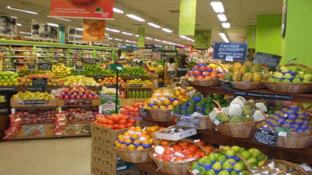 Πώς σε ξεγελάνε με τα φώτα στα super market;