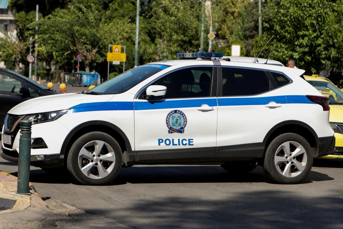 Θεσσαλονίκη: Χειροπέδες σε υπεύθυνο και πελάτες για παράνομα «φρουτάκια» – Τα αδήλωτα μεροκάματα