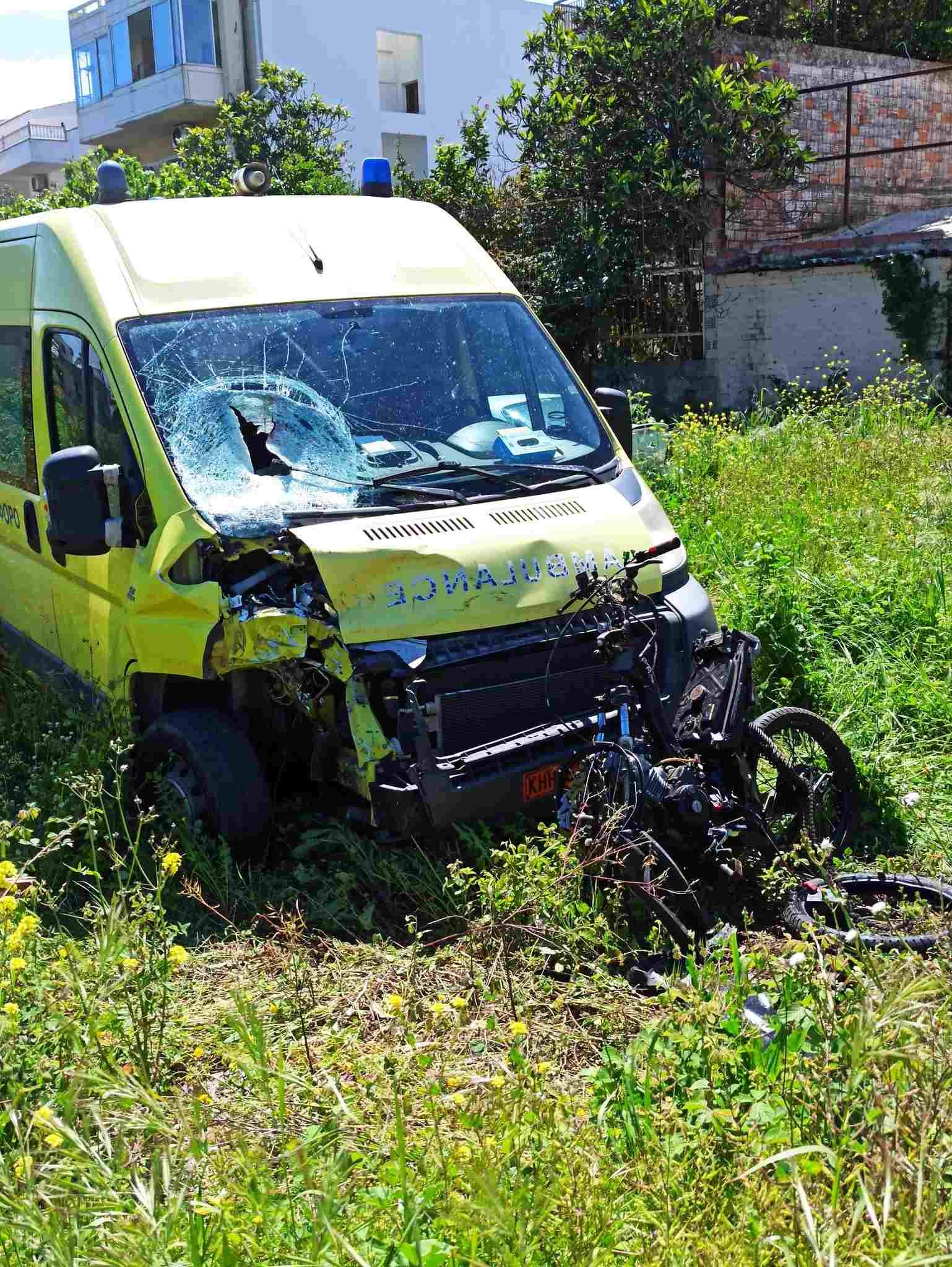 Τραγικό δυστύχημα στην Εθνική Οδό Χαλκίδας-Λεπούρων: 16χρονος έχασε τη ζωή του μετά από μετωπική σύγκρουση μοτοσικλέτας με ασθενοφόρο τα ξημερώματα του Σαββάτου.