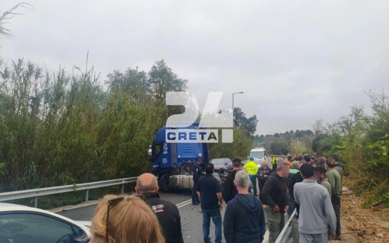Σφοδρή σύγκρουση οχημάτων στον ΒΟΑΚ κοντά στη Γεωργιούπολη της Κρήτης προκάλεσε τον σοβαρό τραυματισμό ενός ατόμου.