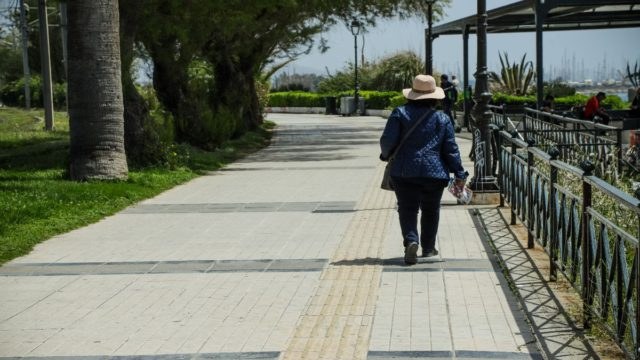 Καιρός Πάσχα 2026: Θα ψήσουμε με ήλιο ή με βροχή; Τα Μερομήνια δίνουν την απάντηση