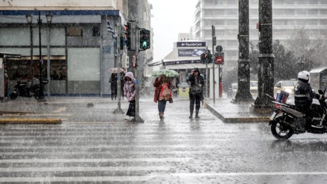 Καιρός σήμερα 1/4: Σφοδρή επιδείνωση με καταιγίδες και ανέμους – Τι φέρνει η κακοκαιρία Erminio σύμφωνα με Καλλιάνο και Αρνιακό