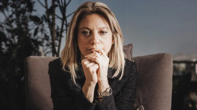 Το απόλυτο Βατερλό της Μαρίας Καρυστιανού – Γιατί την εγκαταλείπουν μαζικά οι δικοί της άνθρωποι και το κόμμα διαλύεται στα εξ ων συνετέθη!