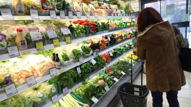 Ακρίβεια χωρίς φρένο: Εκτόξευση τιμών σε καύσιμα, τρόφιμα και υπηρεσίες – Στο 202% η αύξηση στα φασόλια