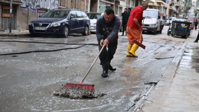 Αθηναϊκός σχιστόλιθος: Τι είναι το «τσιμεντένιο» υλικό που εμφανίστηκε στην Κυψέλη και πόσο επικίνδυνο είναι για την υγεία