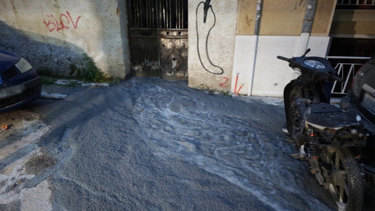 Κυψέλη: Έρευνες για γκρι υγρό που κάλυψε ολόκληρο τετράγωνο