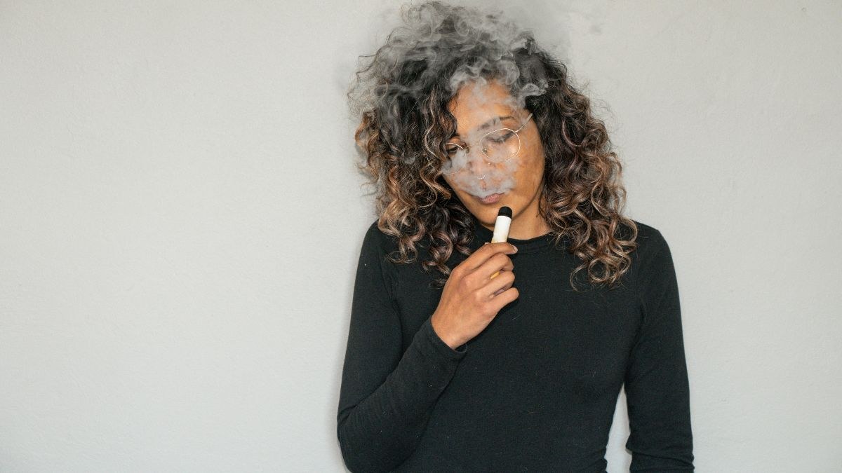 Σοκάρει νέα έρευνα: Το vaping συνδέεται με καρκίνο – Τέλος ο μύθος της «ασφαλούς» εναλλακτικής για το κάπνισμα