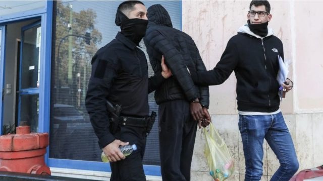 Τροχαίο στη Λιοσίων: Διώξεις για δύο κακουργήματα στον 16χρονο οδηγό που ήταν χωρίς δίπλωμα
