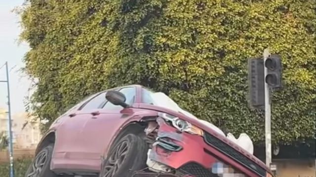 Απίστευτο τροχαίο στην Κύπρο: Εικόνες που κάνουν τον γύρο του διαδικτύου