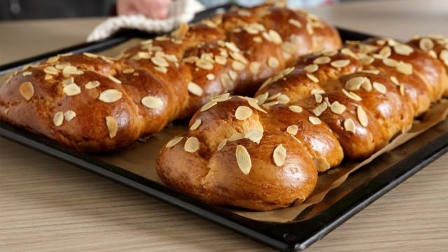 Η καλύτερη συνταγή για πολίτικο τσουρέκι βήμα βήμα 