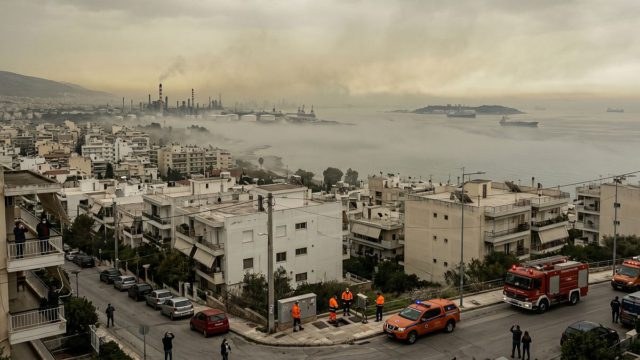 Μυστήριο στην Αττική: Η «αόρατη» απειλή που αναστάτωσε τα νότια προάστια – Όλο το παρασκήνιο για την έντονη οσμή, τα 5 σενάρια-«φάντασμα» και οι κατηγορηματικές διαψεύσεις!