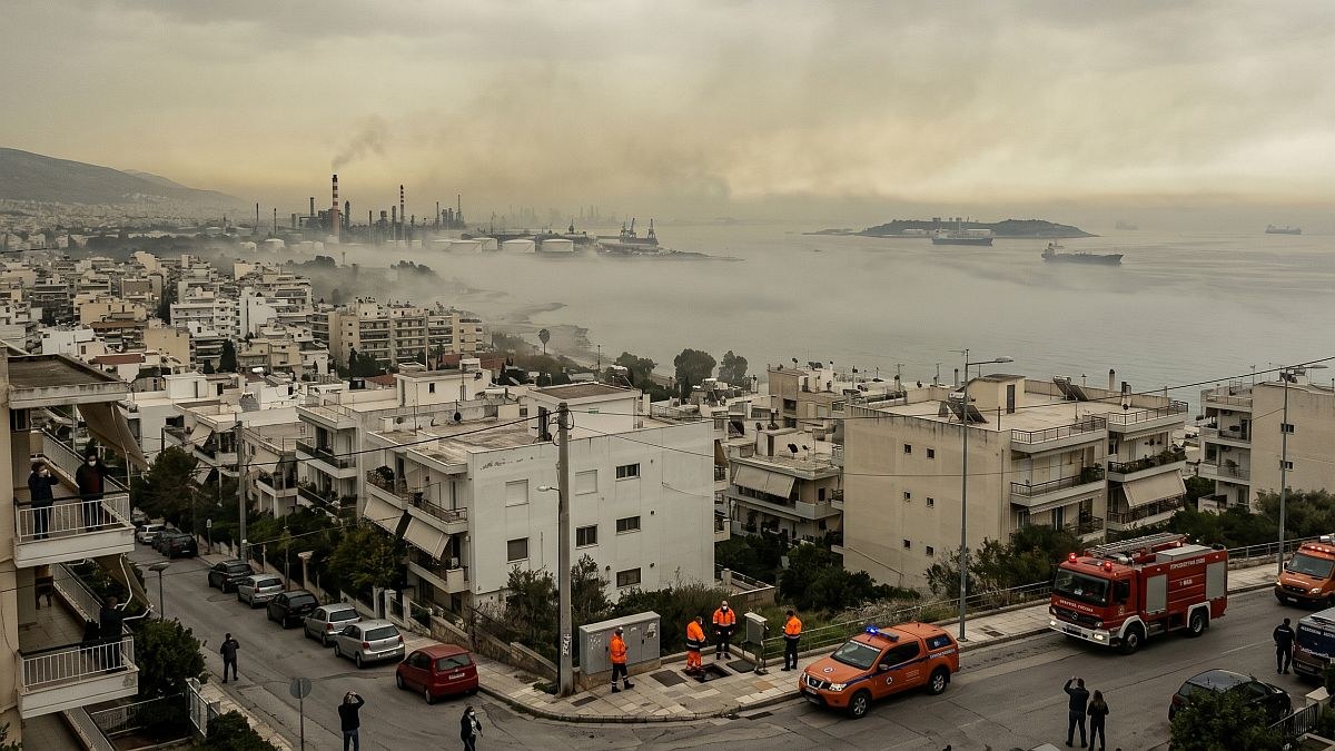 Μυστήριο στην Αττική: Η «αόρατη» απειλή που αναστάτωσε τα νότια προάστια – Όλο το παρασκήνιο για την έντονη οσμή, τα 5 σενάρια-«φάντασμα» και οι κατηγορηματικές διαψεύσεις!