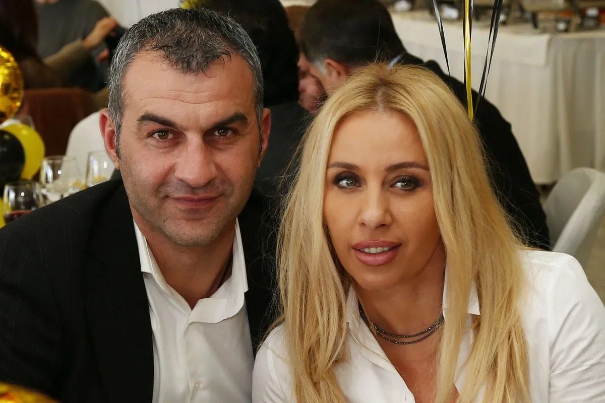 Νέα αρχή για τον Τραϊανό Δέλλα: Η δύσκολη διαχείριση του πένθους, η στάση της κόρης του Βικτώριας και το «κεφάλαιο Κύπρος»