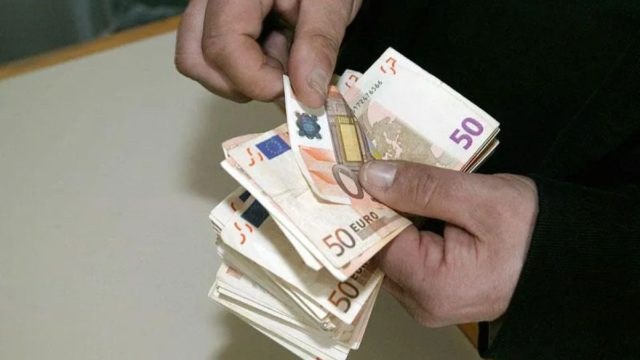 Πακέτο-ανάσα 800 εκατ. ευρώ: Τι αλλάζει σε Airbnb, ενοίκια, συνταξιούχους και οφειλέτες με το νέο πολυνομοσχέδιο του ΥΠΕΘΟ
