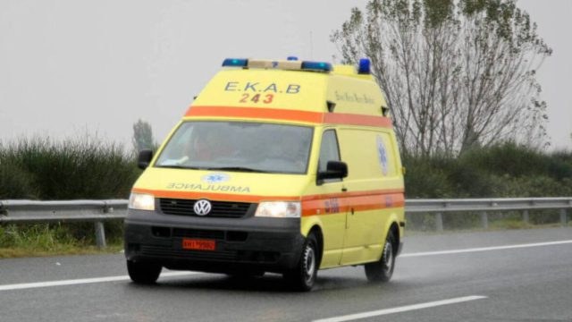 Θρίλερ στη Χαλκιδική: Μοναχός έλυσε τη ζώνη και πήδηξε από κινούμενο ασθενοφόρο – Δίνει μάχη διασωληνωμένος