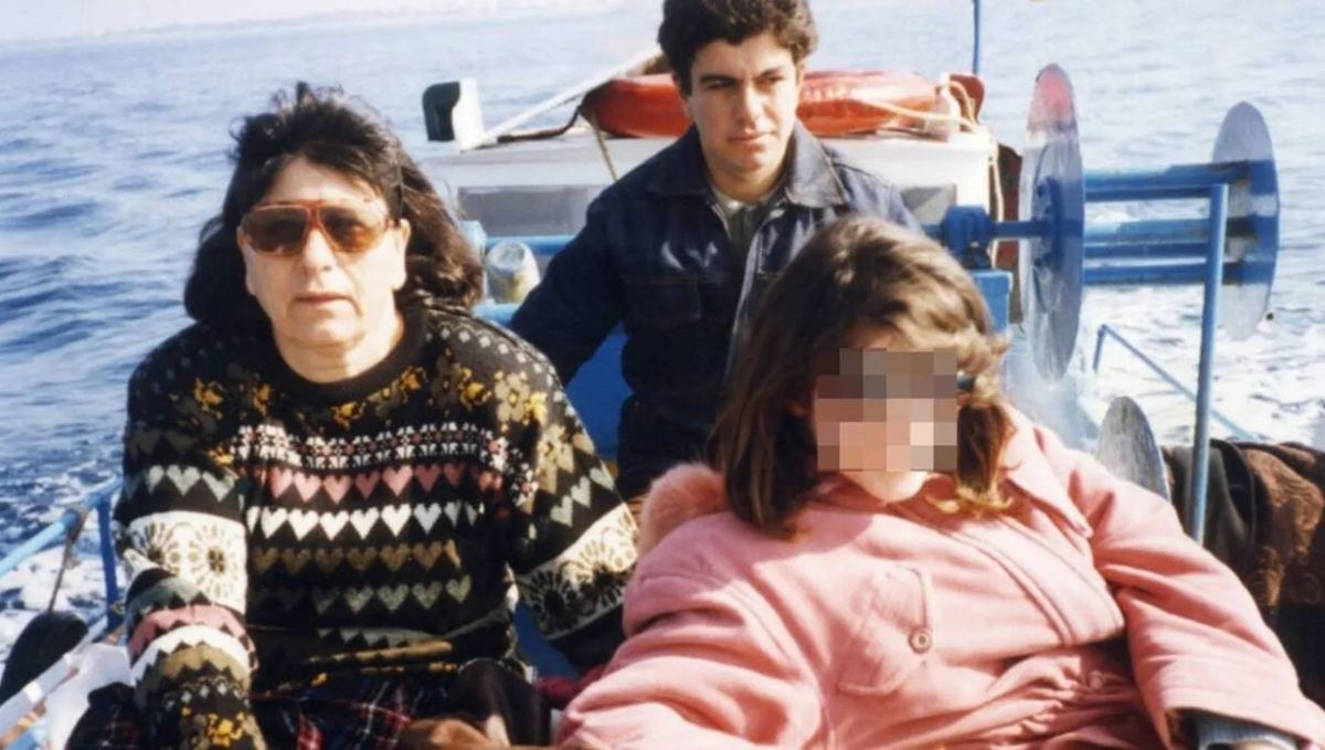 Το «έγκλημα της σαρκοφάγου»: Η φρίκη που θάφτηκε στο τσιμέντο – To DNΑ μίλησε 7 χρόνια μετά στο διπλό φονικό της Αίγινας