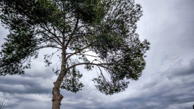 Καιρός σήμερα 9/10: Δύο πρόσωπα σε όλη τη χώρα – Πού θα βρέξει και τι λένε Κολυδάς και Μαρουσάκης