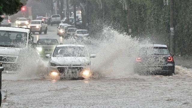 Καιρός σήμερα 1/5: Πρωτομαγιά με άρωμα… χειμώνα – Πού θα «χτυπήσει» η κακοκαιρία σύμφωνα με Μάλεση και Ζιακοπούλου