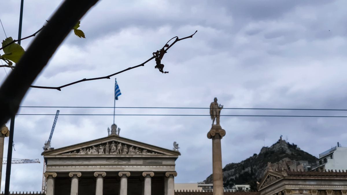 Καιρός σήμερα 14/5: Βροχές, καταιγίδες και πτώση θερμοκρασίας – Η πρόγνωση Καλλιάνου και Σούζη