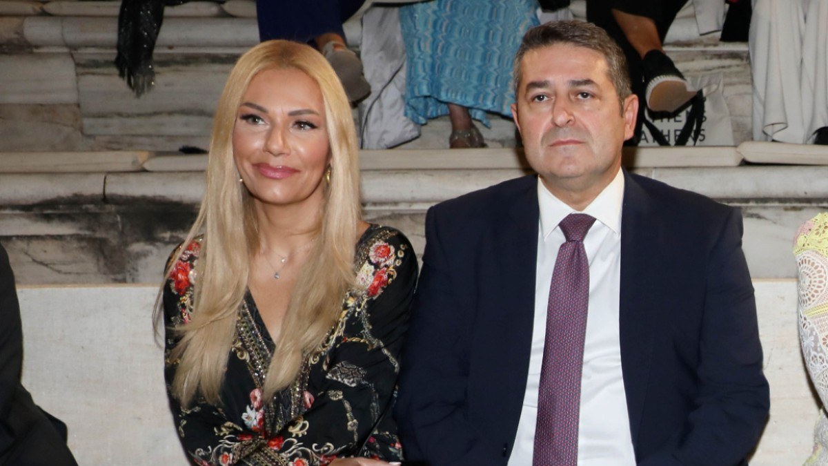 Μεσσαροπούλου ξεσπά: «Μας κατηγορούσαν ότι παίξαμε θεατράκι με την υγεία του άντρα μου»