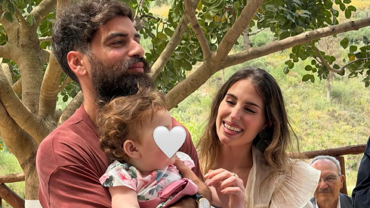 Η Παυλίνα Βουλγαράκη βάφτισε μαζί με τον σύντροφο της Στέφανο την κόρη τους Ερωφίλη,στην Κρήτη