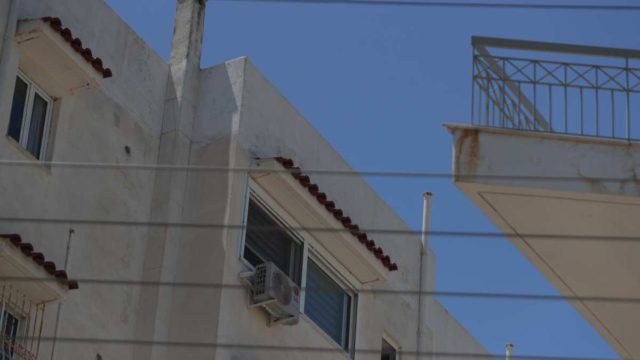 «Μας ζήτησαν τα κλειδιά της ταράτσας»: Η μαρτυρία του διαχειριστή για τις δύο 17χρονες στην Ηλιούπολη