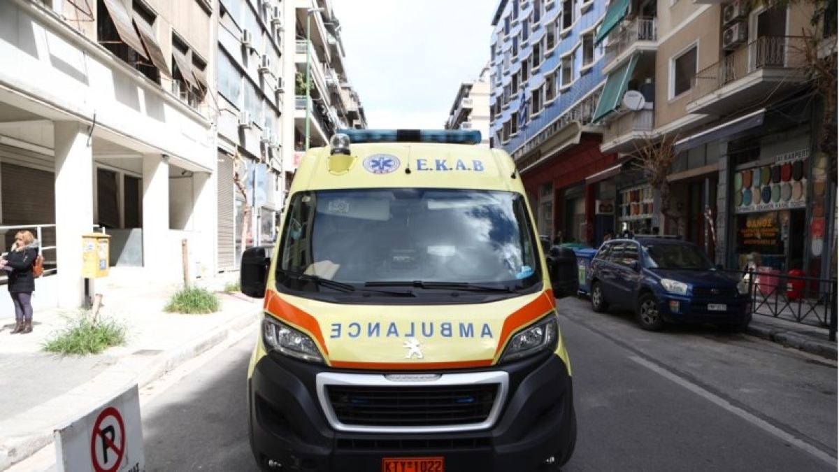 Τραγωδία στη Μυτιλήνη: Ηλικιωμένος έπεσε στο κενό ενώ έβαφε το παράθυρο του σπιτιού του