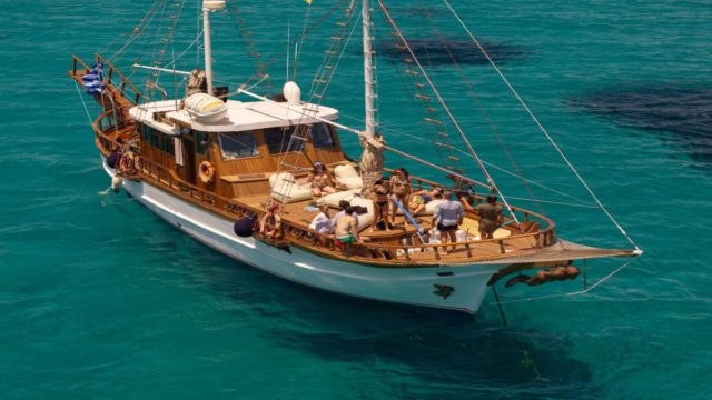 Ξέχνα τον καφέ: Με 37€ γίνεσαι ο «βασιλιάς» της Ριβιέρας – Η εμπειρία που θα ζήλευε και ο Ωνάσης!